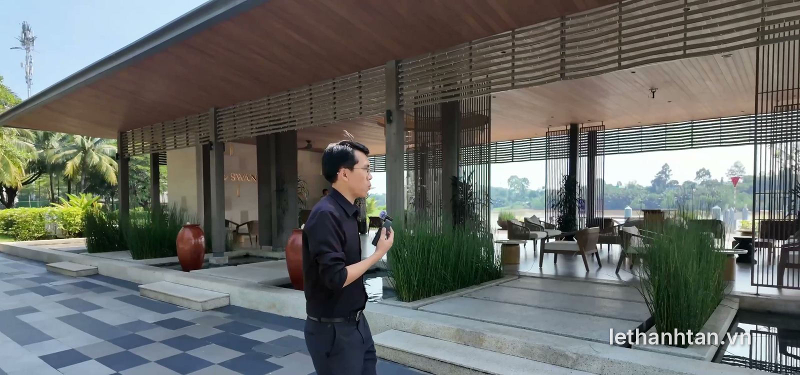 Khu bến du thuyền Swanbay với quán cà phê và khu nghỉ ven sông
