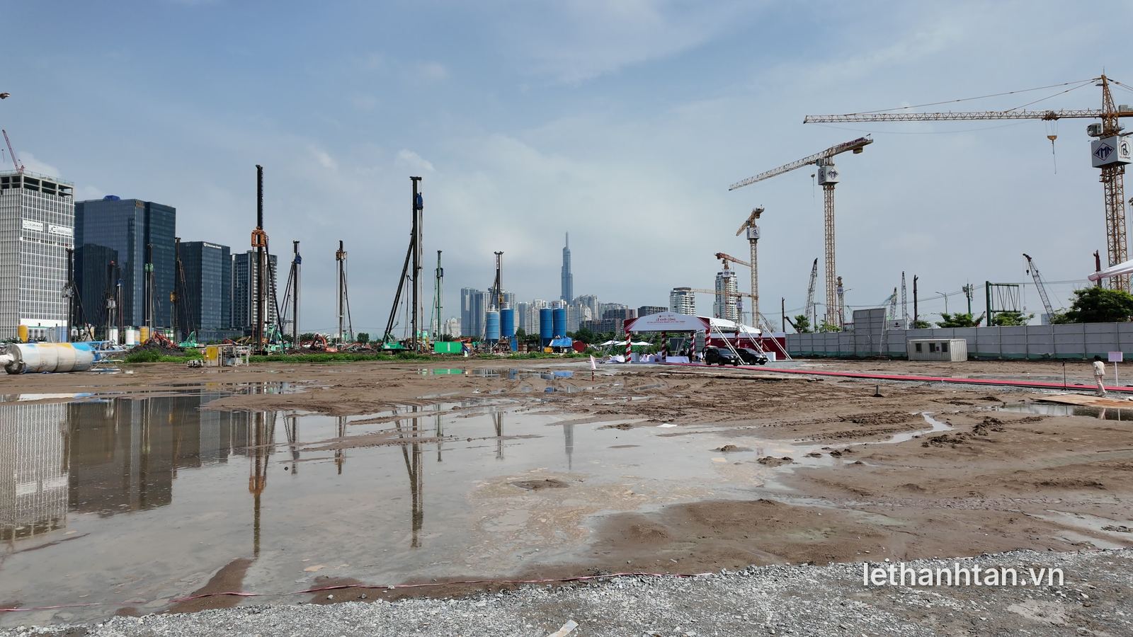 Khu đất dự án Lotte Eco Smart City tại phân khu 2A Thủ Thiêm với Landmark 81 và Quận 1 phía sau