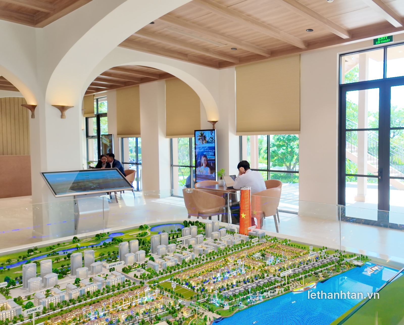 Sa bàn dự án Elyse Island Nam Long tại sales gallery