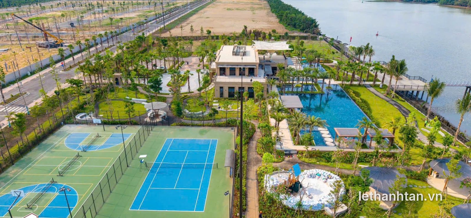 Hình thực tế sân tennis, sân bóng rổ và hồ bơi Marina Club Elyse Island