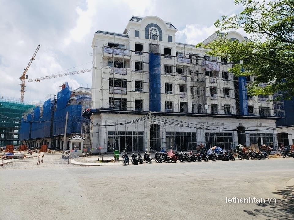 Dãy nhà phố kiến trúc Pháp tại Swanbay Zone 6 thực tế